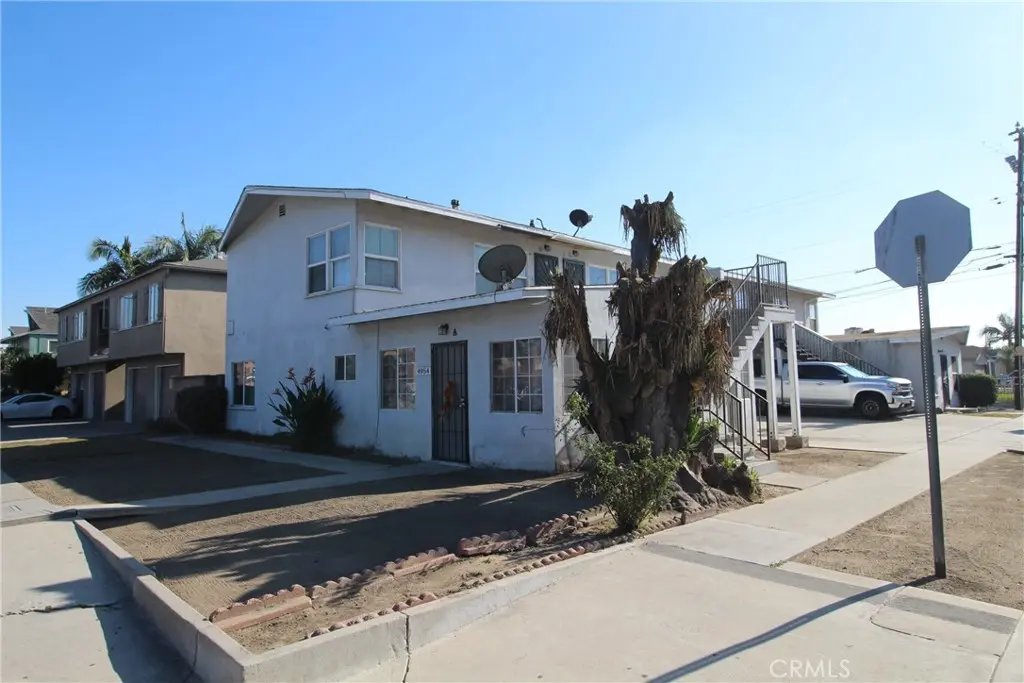 Residential Lease for rent at 4954 Tweedy Boulevard B, South Gate, Los Angeles County, CA featuring 1 bed and 1 bath