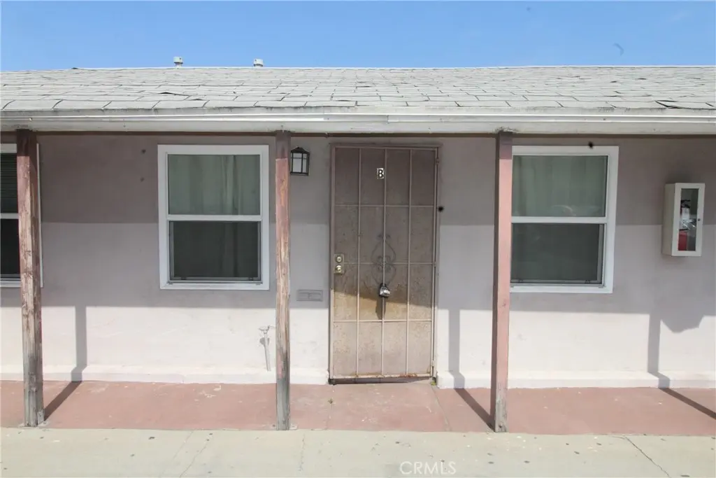 Residential Lease for rent at 4986 Southern Avenue B, South Gate, Los Angeles County, CA and 1 bath
