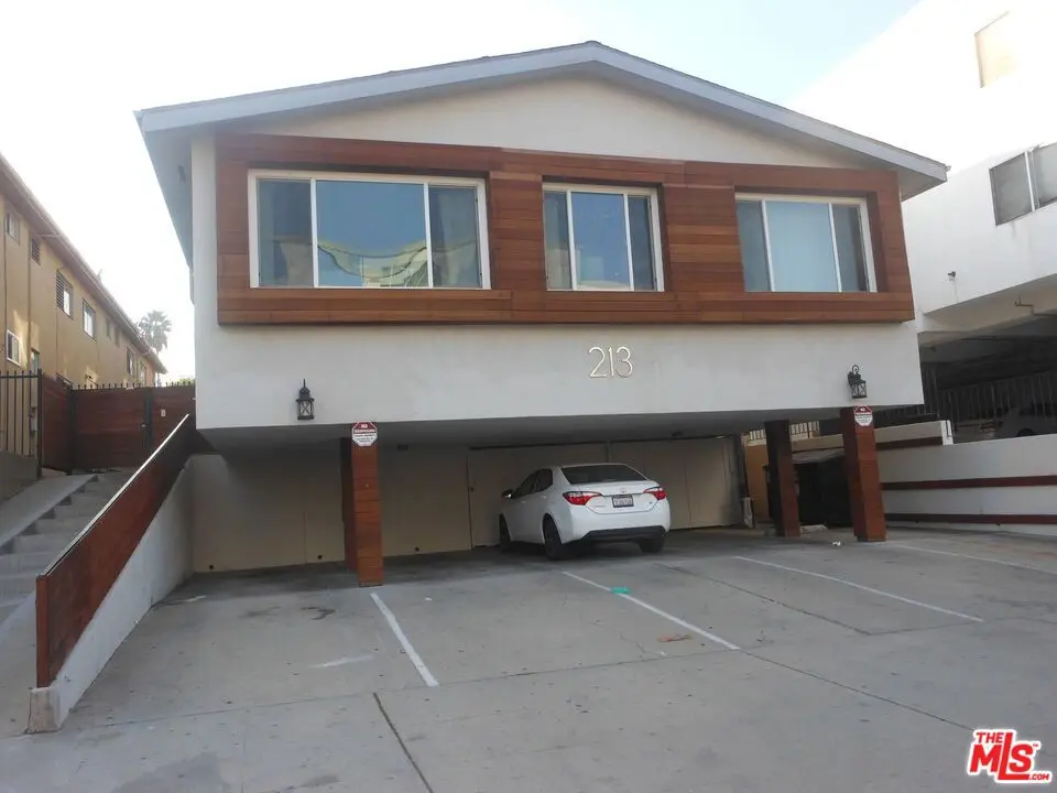 Apartment for rent at 213 S Alexandria Avenue 9, Los Angeles, CA featuring 2 beds and 1 bath