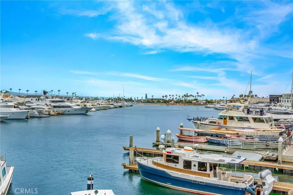 Residential Lease for rent at 2600 213 Newport, Newport Beach, Orange County, CA featuring 2 beds and 2 baths