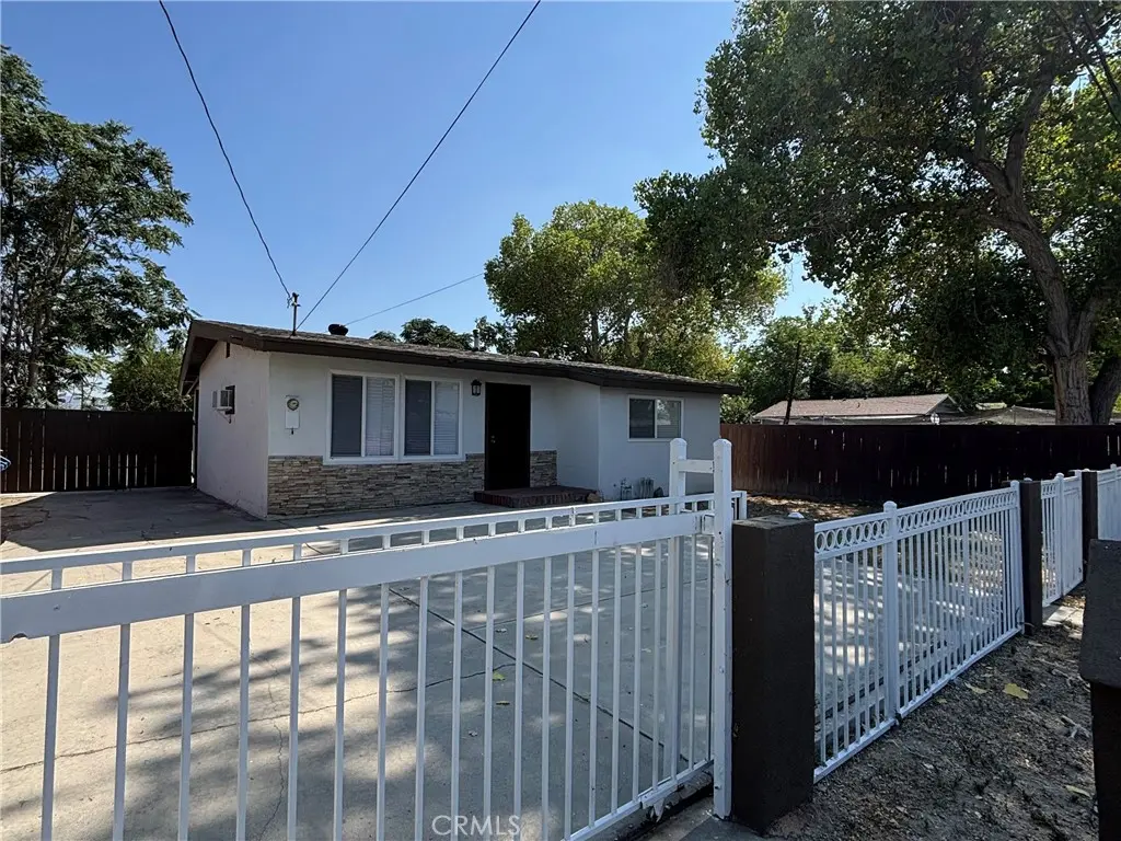 Single Family Residence for sale at 885 San Jacinto, San Bernardino, CA featuring 2 beds and 1 bath