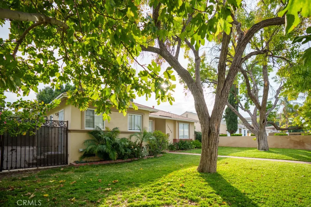 15500 Chatsworth Street, San Fernando, CA — listing photo 1
