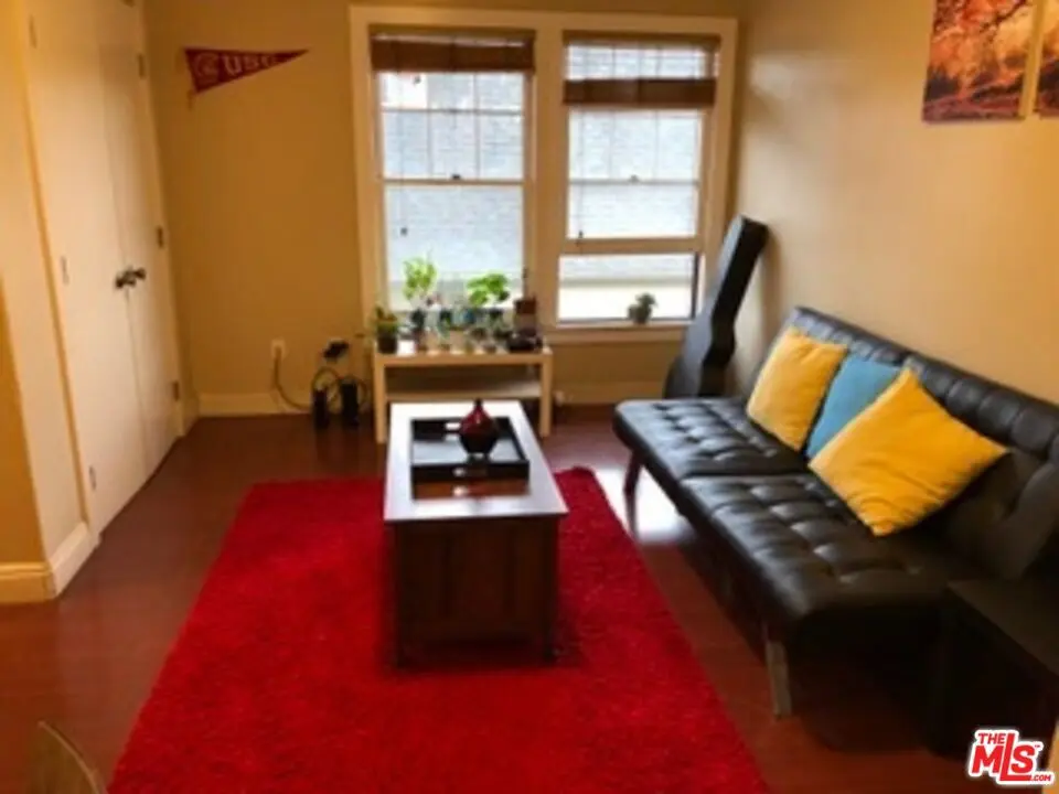 Residential Lease for rent at 2108 Oak Street C, Los Angeles, Los Angeles County, CA featuring 4 beds and 4 baths