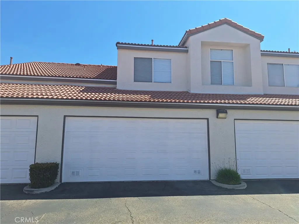 Residential Lease for rent at 29588 Courtney, Temecula, Riverside County, CA featuring 3 beds and 3 baths