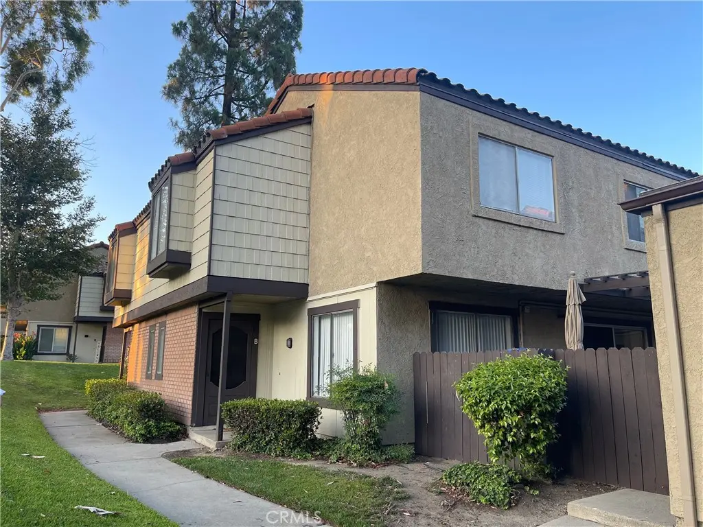 9386 Mesa Verde DR B, Montclair, CA — listing photo 1