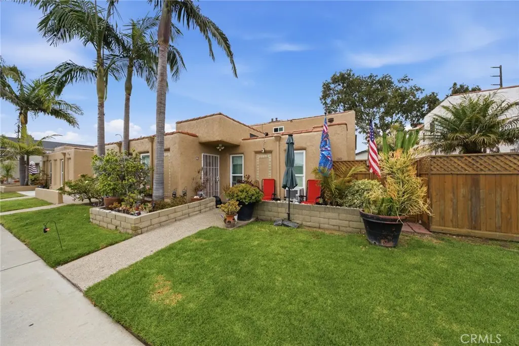 206 Portland Avenue, Huntington Beach, CA — listing photo 1