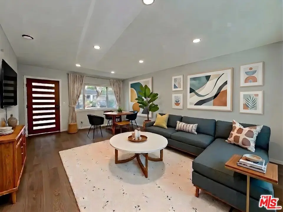 903 S Barrington Avenue, Los Angeles, CA — listing photo 1