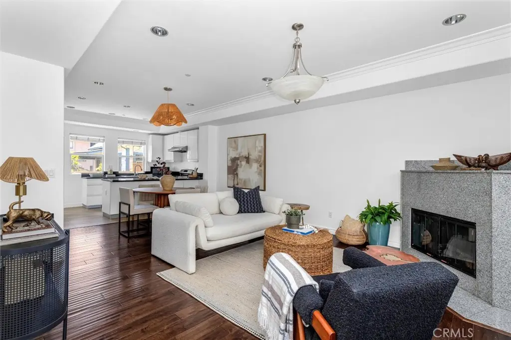 431 N Los Robles Avenue 2, Pasadena, CA — listing photo 1