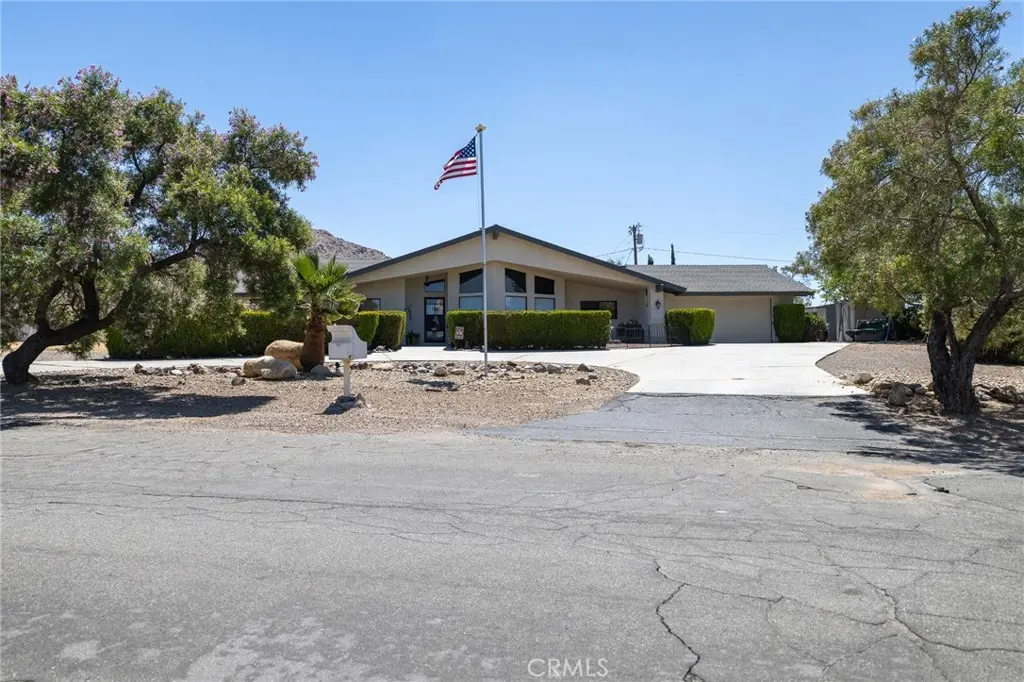 16058 Venango, Apple Valley, CA — listing photo 1