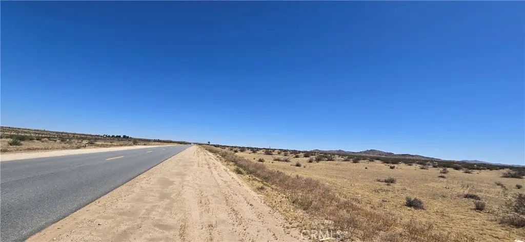 24000 Avenue J-8, Lancaster, CA — listing photo 1