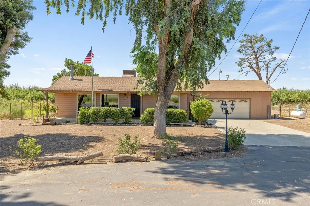 Single Family Residence for sale at 16565 Lacey Boulevard, Lemoore, CA featuring 3 beds and 1 bath