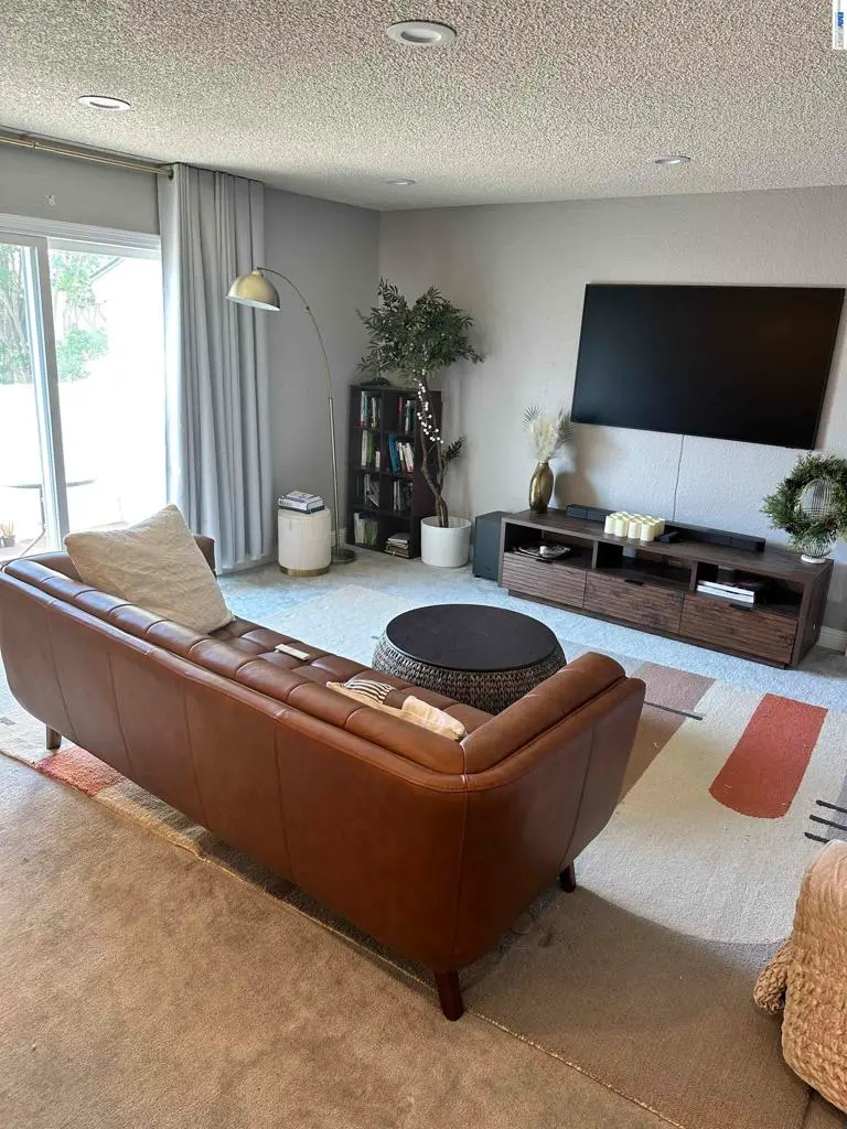 Condominium for rent at 725 Auburn Pl, Hayward, CA featuring 2 beds and 2 baths