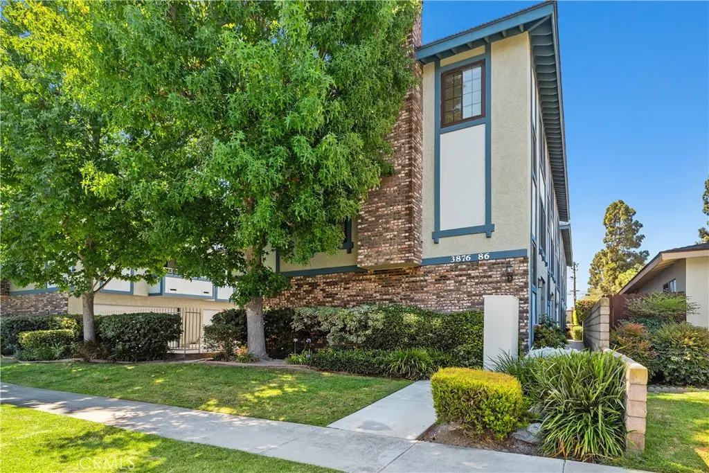 3876 Howard Avenue 7, Los Alamitos, CA — listing photo 1