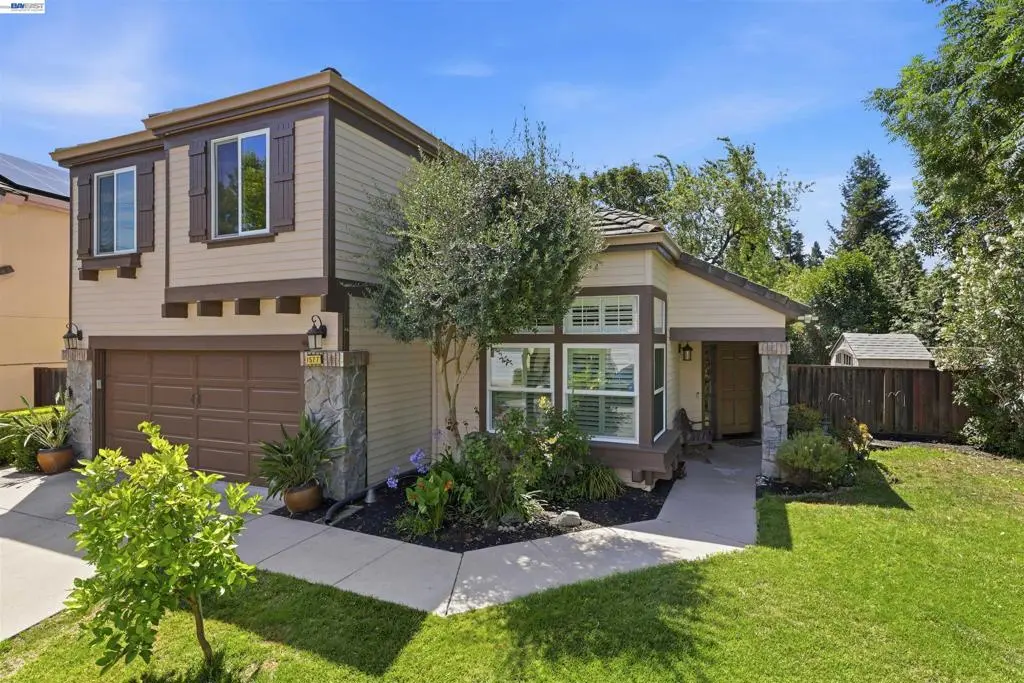 Single Family Residence for sale at 1577 Silverwood Ct, Danville, CA featuring 5 beds and 3 baths