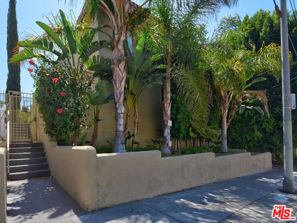 Condominium for rent at 1540 N FULLER Avenue 9, Los Angeles, CA featuring 2 beds and 1 bath