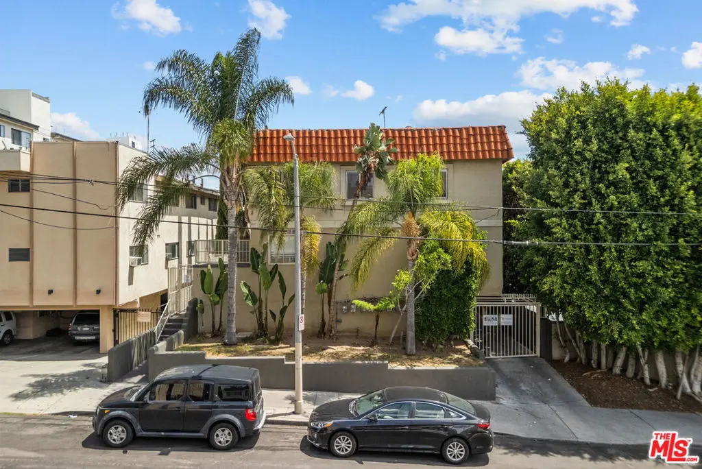 Condominium for rent at 1540 N FULLER Avenue 8, Los Angeles, CA featuring 2 beds and 2 baths