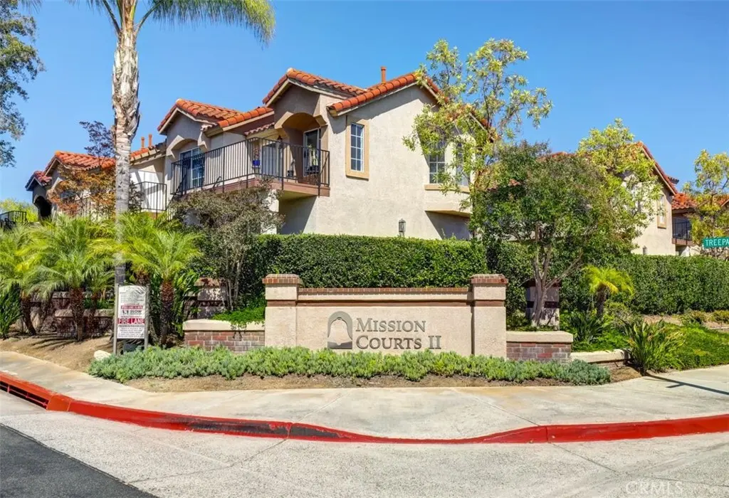 Condominium for sale at 1 Dogwood, Rancho Santa Margarita, CA featuring 2 beds and 2 baths