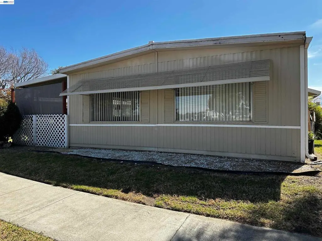 Manufactured In Park for sale at 121 Fisk Ter, Fremont, CA featuring 3 beds and 2 baths
