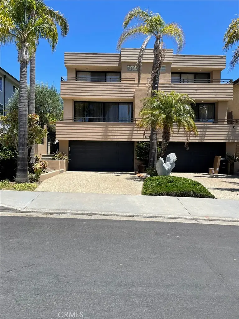 Condominium for rent at 33722 Chula Vista Ave #B, Dana Point, CA featuring 2 beds and 3 baths