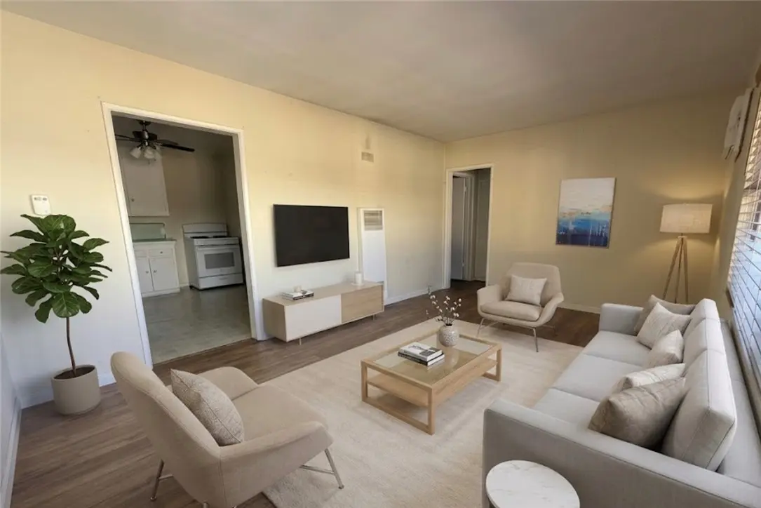 Residential Lease for rent at 7601 N Hollywood, Burbank, Los Angeles County, CA featuring 1 bed and 1 bath