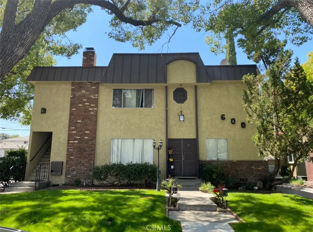 Residential Lease for rent at 600 Pioneer Drive 5, Glendale, Los Angeles County, CA featuring 2 beds and 2 baths