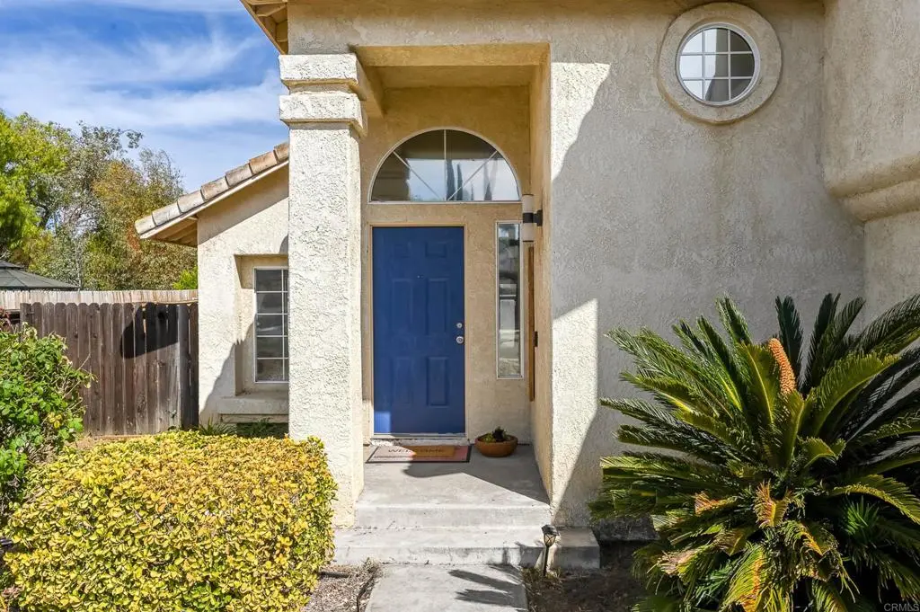 Residential Lease for rent at 39082 Via Las Quintas, Murrieta, Riverside County, CA featuring 3 beds and 3 baths