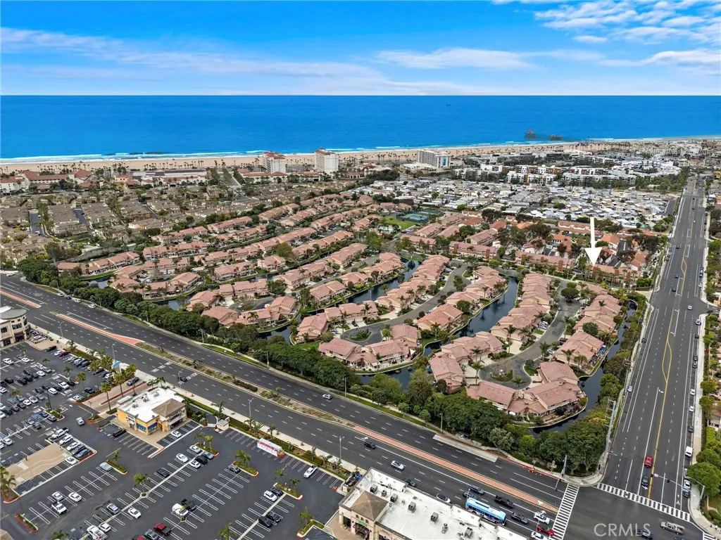 Townhouse for sale at 21038 Poolside, Huntington Beach, CA featuring 3 beds and 3 baths