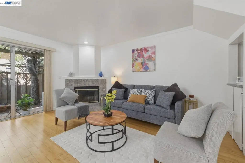 20153 Forest Ave 9, Castro Valley, CA — listing photo 1