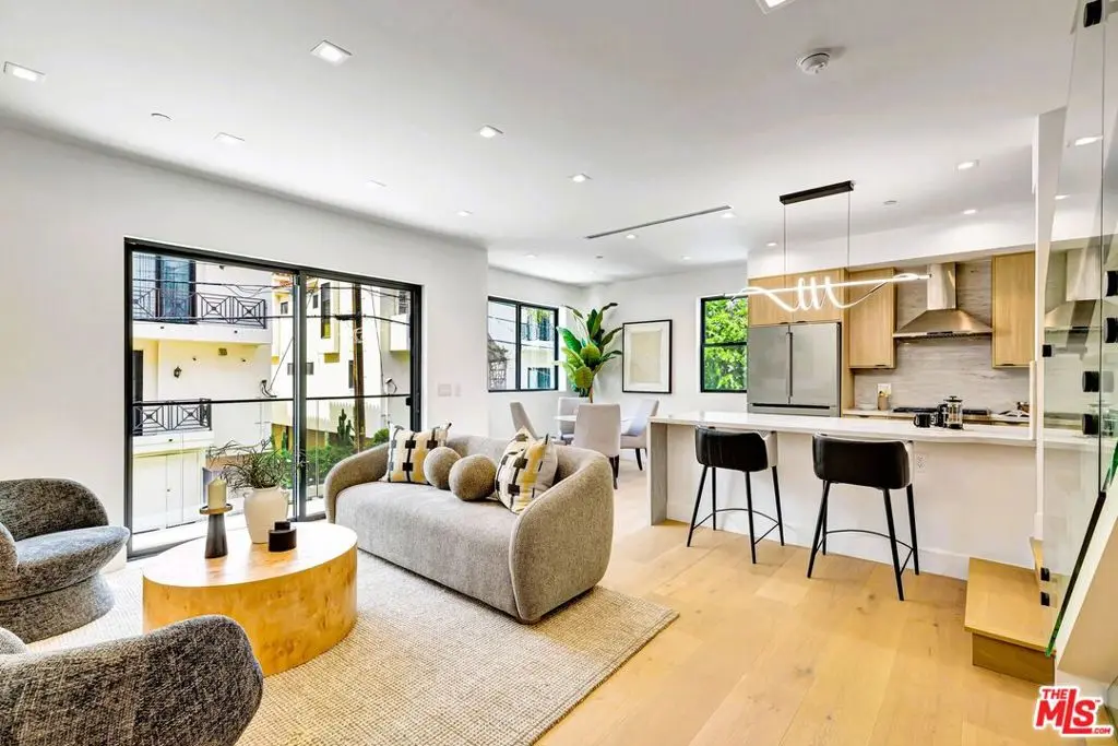 4329 Radford Avenue 3, Studio City, CA — listing photo 1