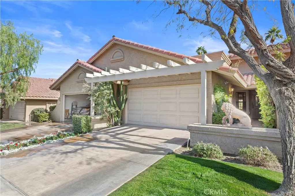 Residential Lease for rent at 41220 Woodhaven Drive W, Palm Desert, Riverside County, CA featuring 2 beds and 3 baths