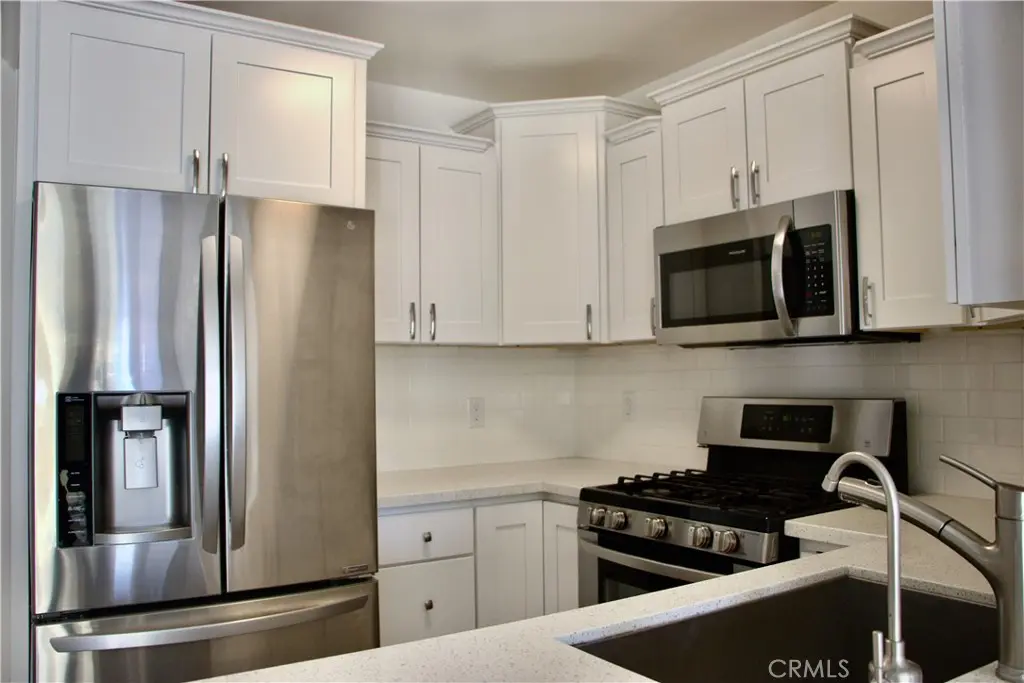 14560 Clark Street 105, Sherman Oaks, CA — listing photo 1