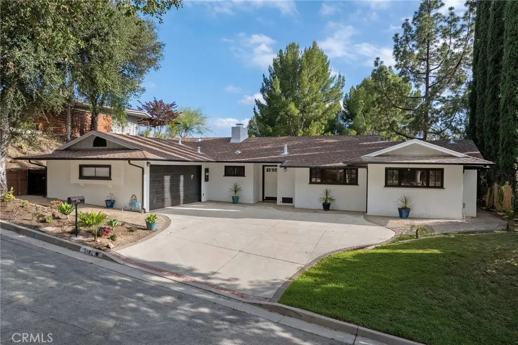 Single Family Residence for rent at 516 Venado Vista, La Canada Flintridge, CA featuring 3 beds and 2 baths