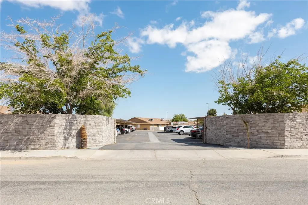 11200 Chamberlaine, Adelanto, CA — listing photo 1
