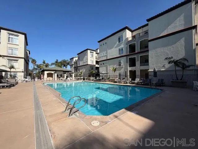 Single Family Residence for rent at 4155 Executive E310, La Jolla, CA featuring 2 beds and 2 baths
