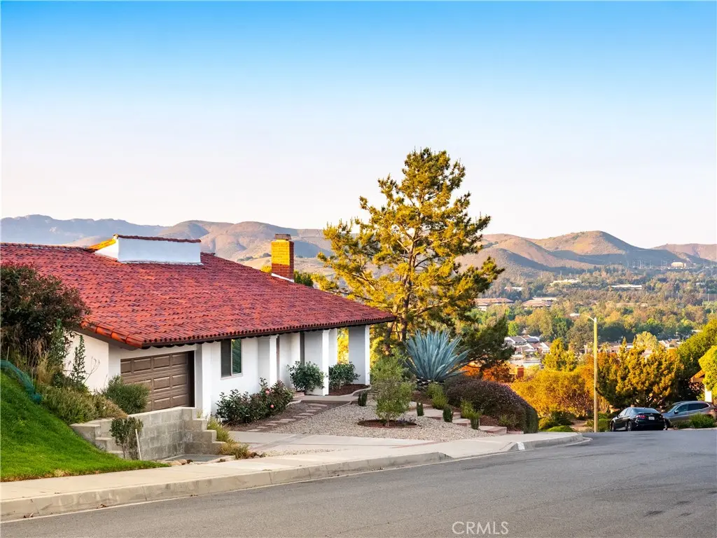Residential Lease for rent at 2181 Hillsbury Road, Westlake Village, Los Angeles County, CA featuring 6 beds and 3 baths