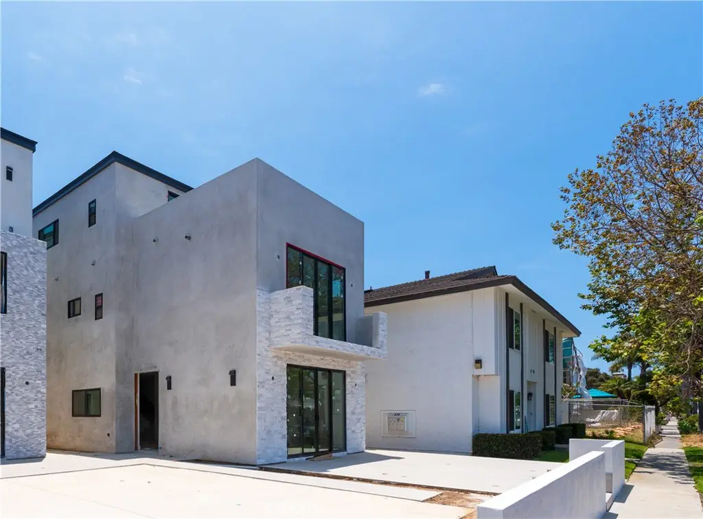 Single Family Residence for sale at 418 20th, Huntington Beach, CA featuring 3 beds and 4 baths