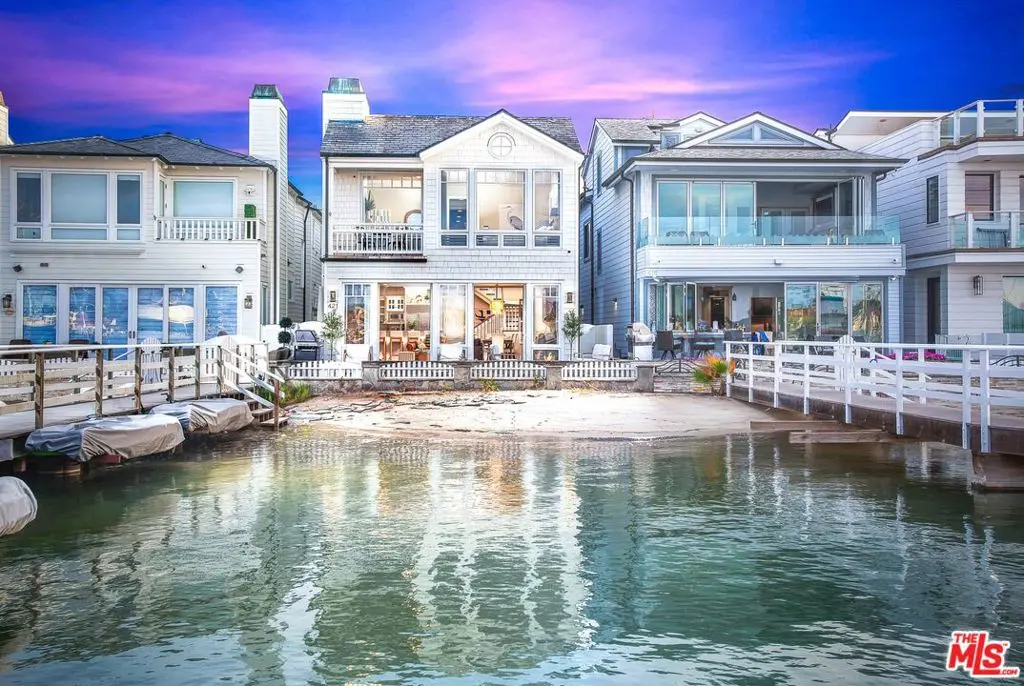 Single Family Residence for rent at 421 E Edgewater Avenue, Newport Beach, CA featuring 4 beds and 4 baths