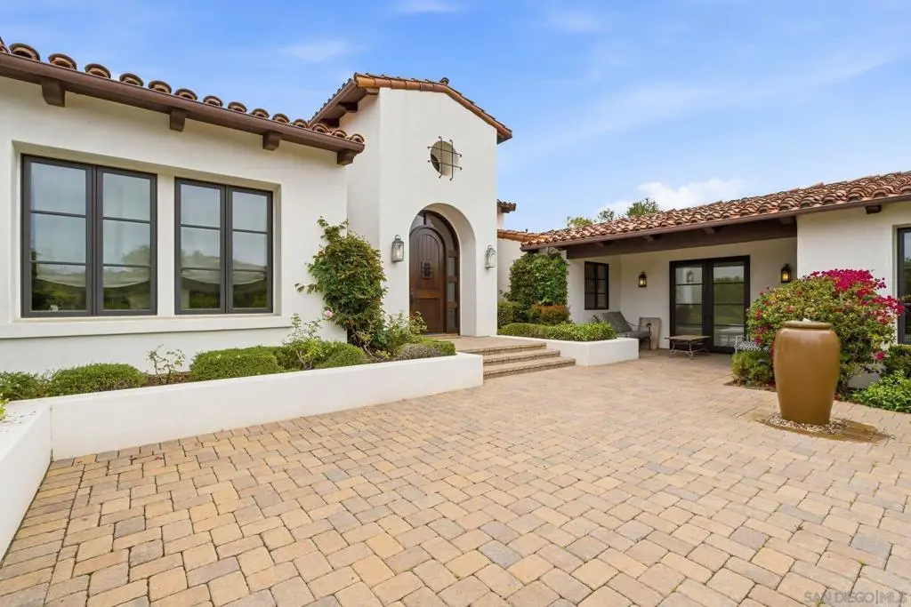 Single Family Residence for rent at 14942 Encendido, San Diego, CA featuring 4 beds and 6 baths