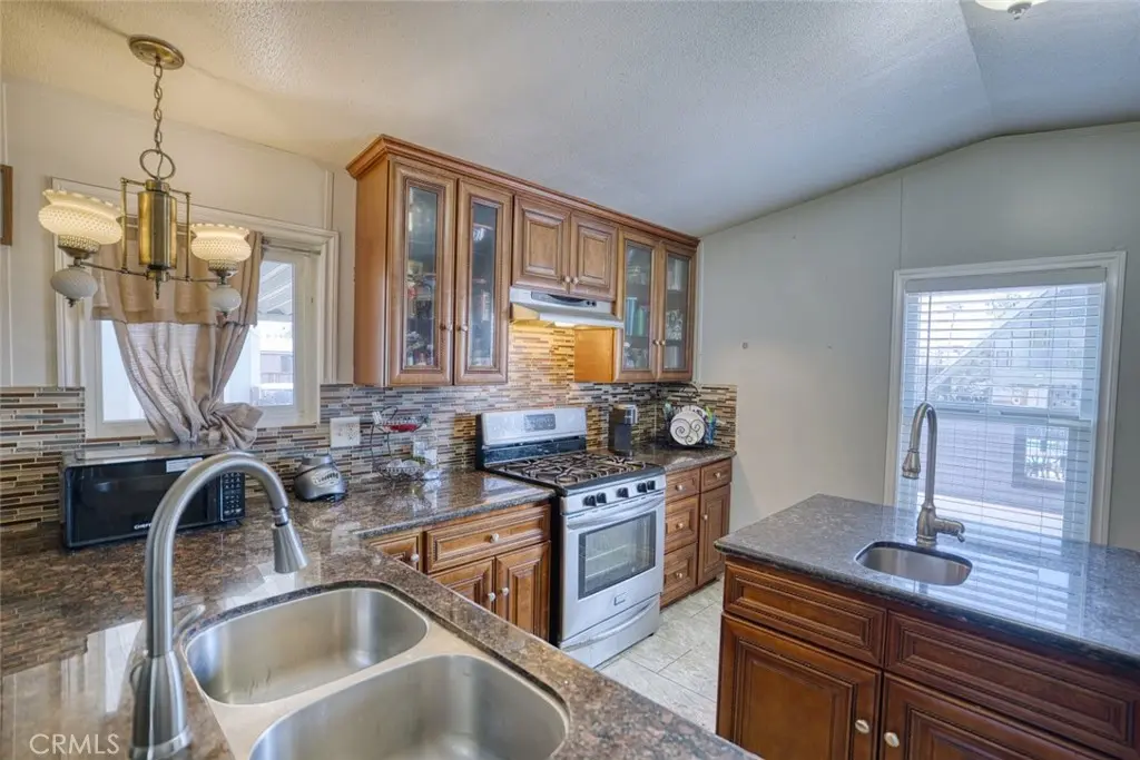 310 E Philadelphia Street 33, Ontario, CA — listing photo 1
