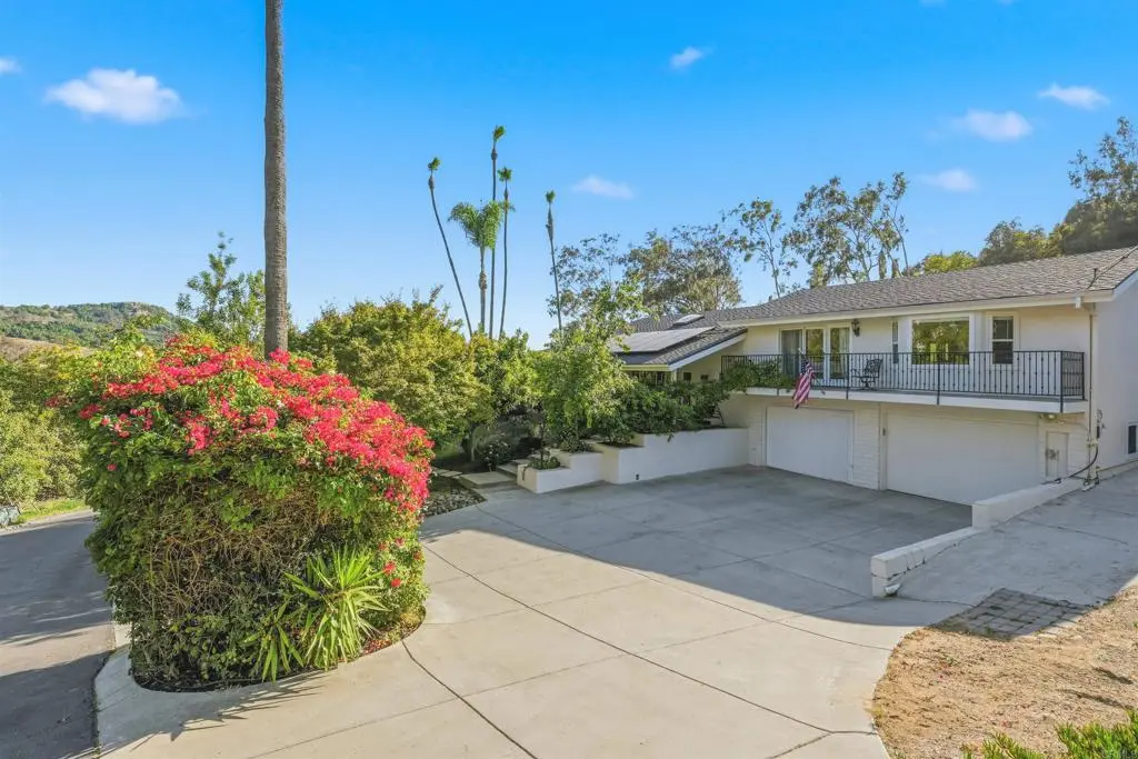 3830 Lake Garden Drive, Fallbrook, CA — listing photo 1