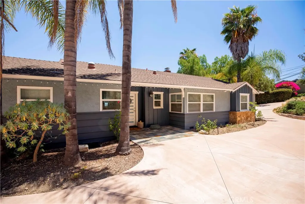 Residential Lease for rent at 18 Stallion, Rancho Palos Verdes, Los Angeles County, CA featuring 3 beds and 3 baths