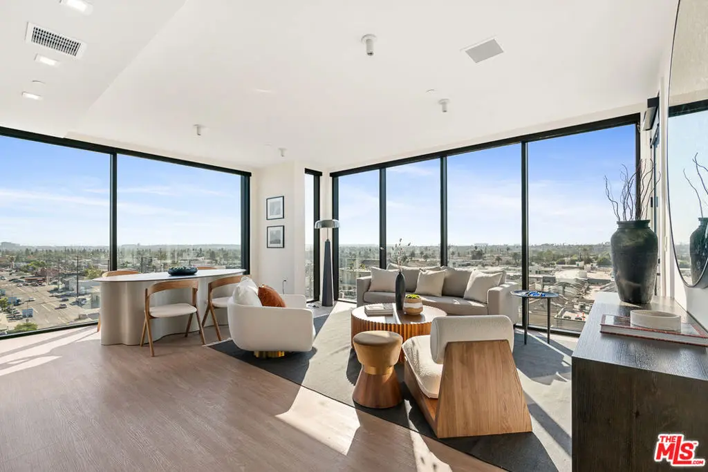 Residential Lease for rent at 3688 Overland Avenue 724, Los Angeles, Los Angeles County, CA featuring 2 beds and 2 baths