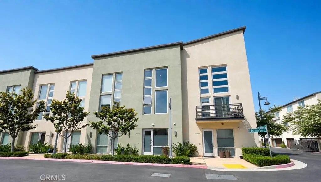 Residential Lease for rent at 1508 W Artesia Square B, Gardena, Los Angeles County, CA featuring 2 beds and 3 baths