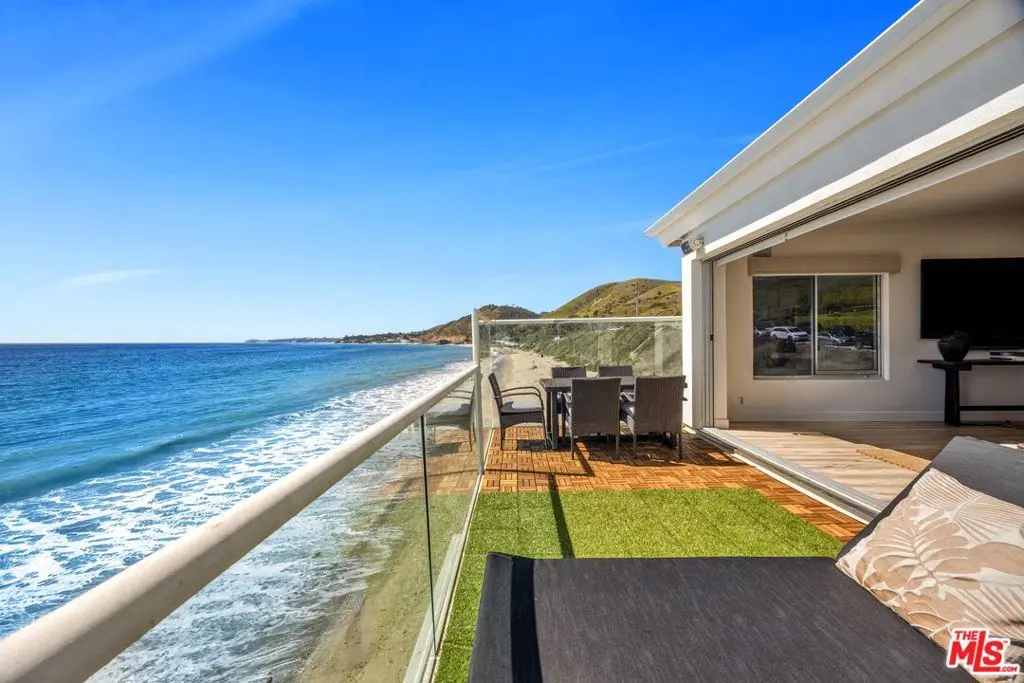 Condominium for rent at 25444 Malibu Road, Malibu, CA featuring 1 bed and 2 baths