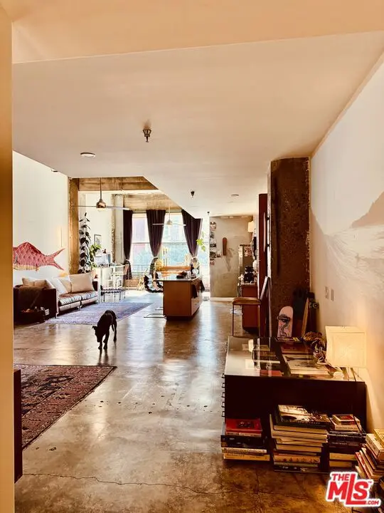 Residential Lease for rent at 711 S Olive Street 402, Los Angeles, Los Angeles County, CA featuring 1 bed and 2 baths