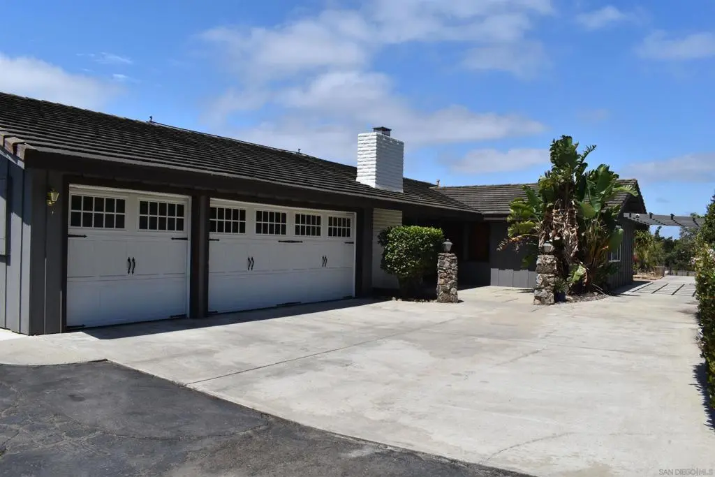 1549 Sleeping Indian Rd, Fallbrook, CA — listing photo 1