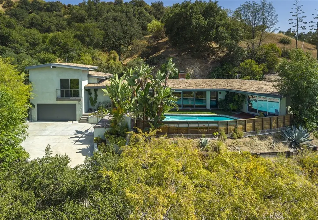 Single Family Residence for sale at 2770 Mira Vista Drive, Glendale, CA featuring 3 beds and 2 baths