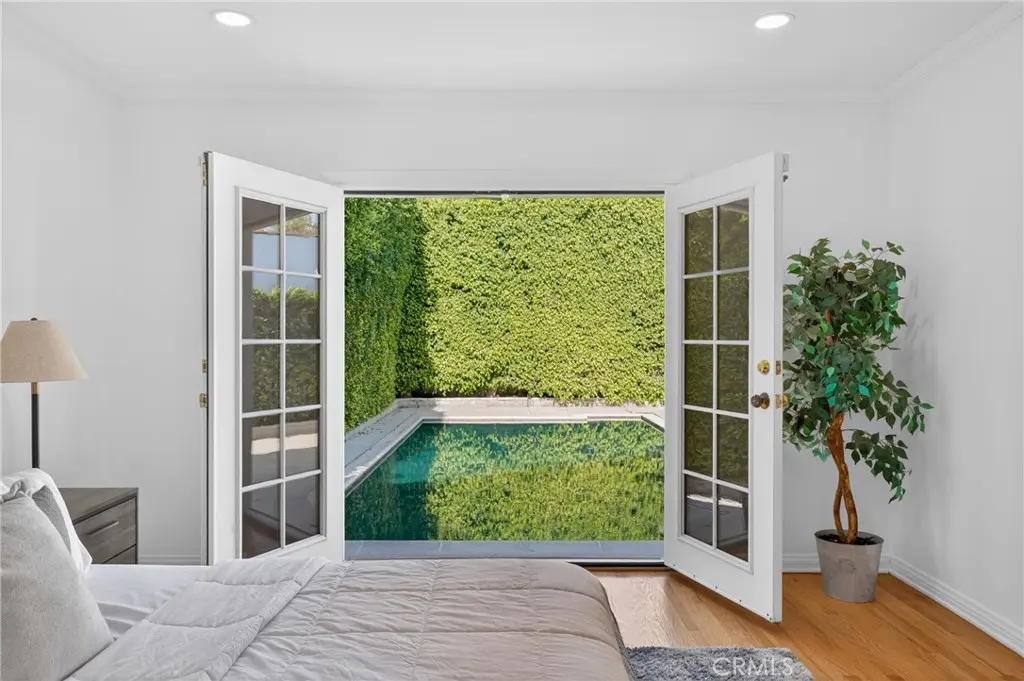 Single Family Residence for sale at 520 N Citrus Avenue, Los Angeles, CA featuring 3 beds and 2 baths