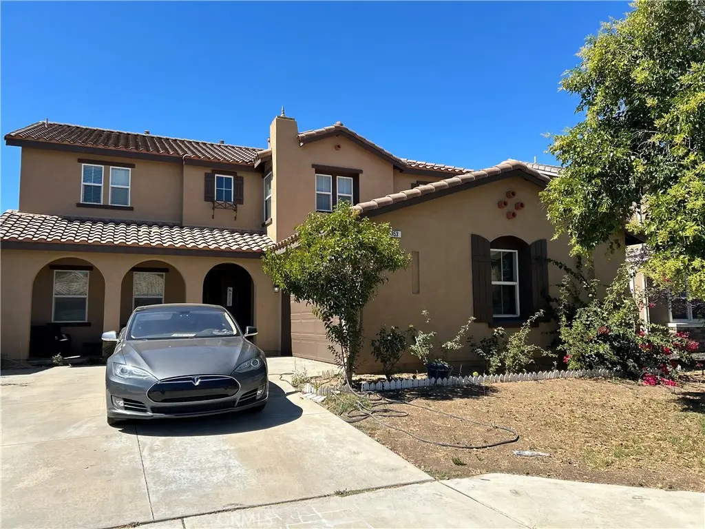 Residential Lease for rent at 953 Curlew, Perris, Riverside County, CA featuring 4 beds and 3 baths