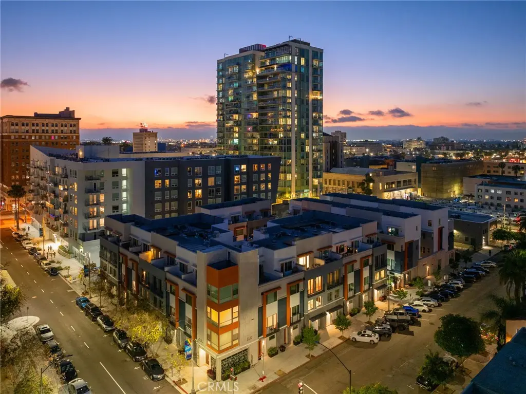 Residential Lease for rent at 205 Elm, Long Beach, Los Angeles County, CA featuring 2 beds and 3 baths